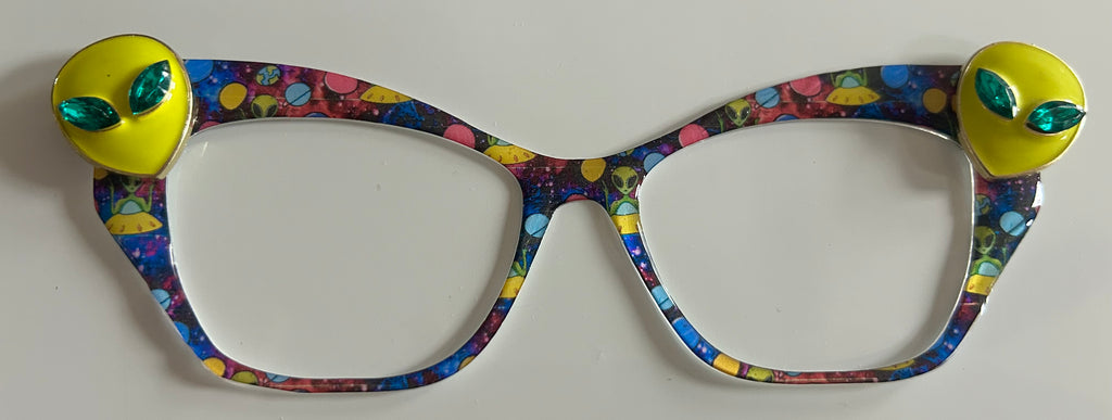 Wanda Topper;  hybrid; multicolored UFO with alien charms