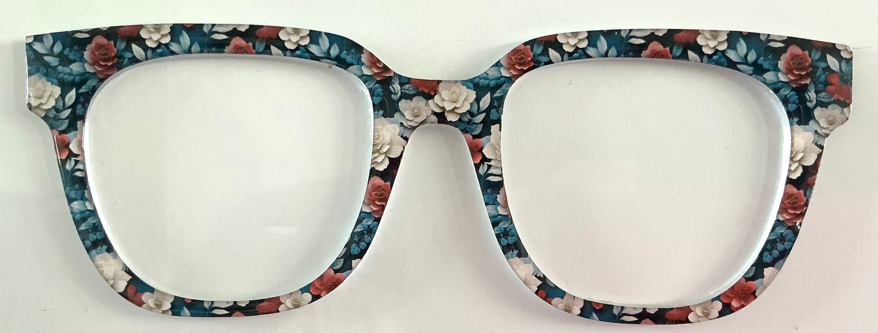 Murphy Topper; red, white, and blue flowers
