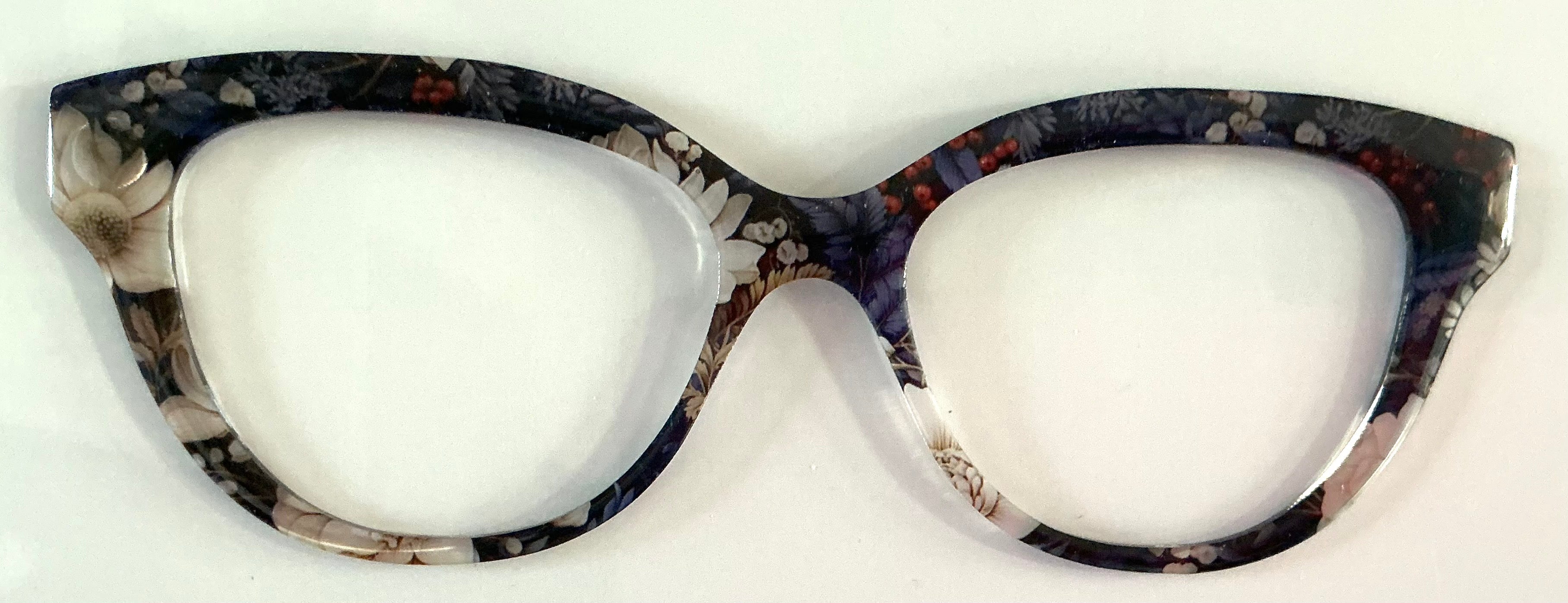 Quinn Topper; translucent; red, white, and blue flowers
