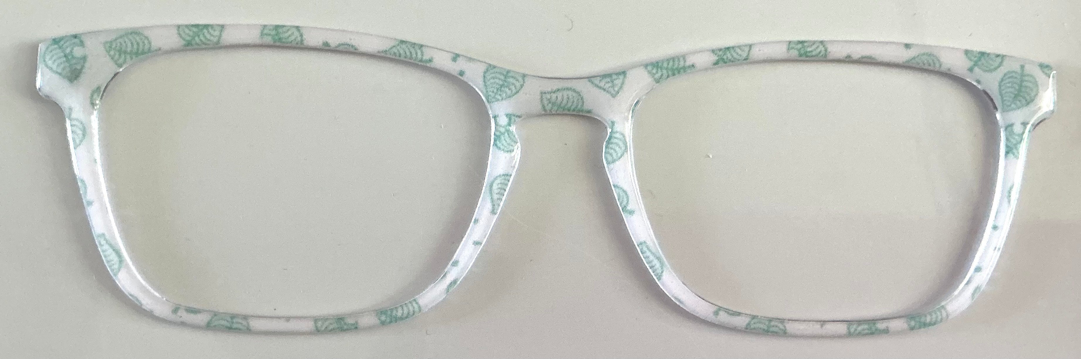 Casper Topper; green leaves on white