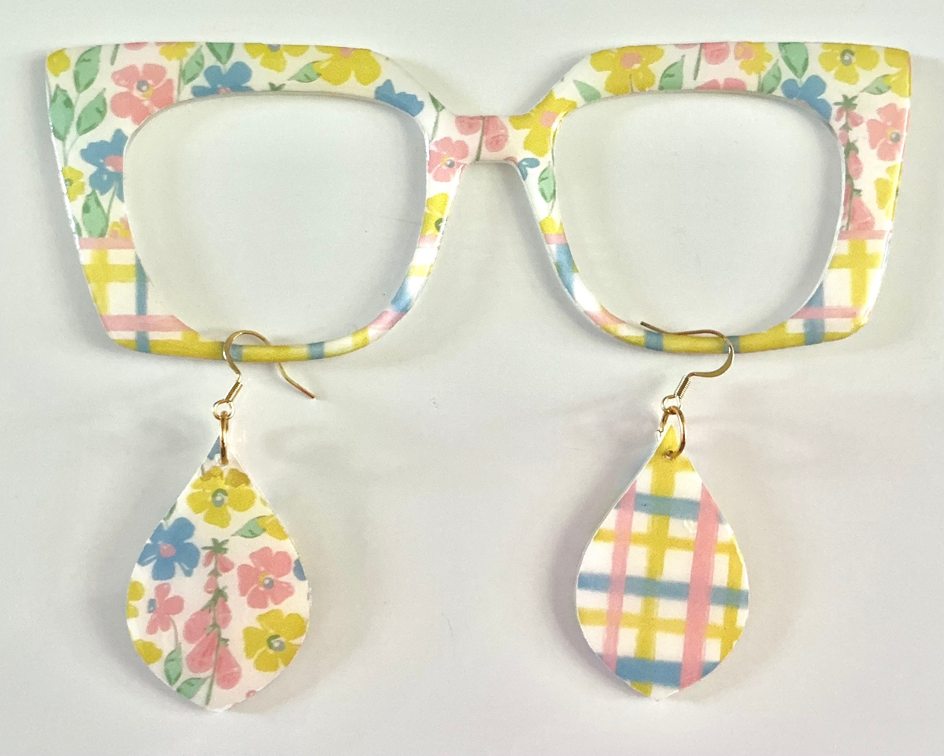 Murphy Topper; hybrid; ; pastel yellow/bkue/pink flowers/plaid split; matching earrings
