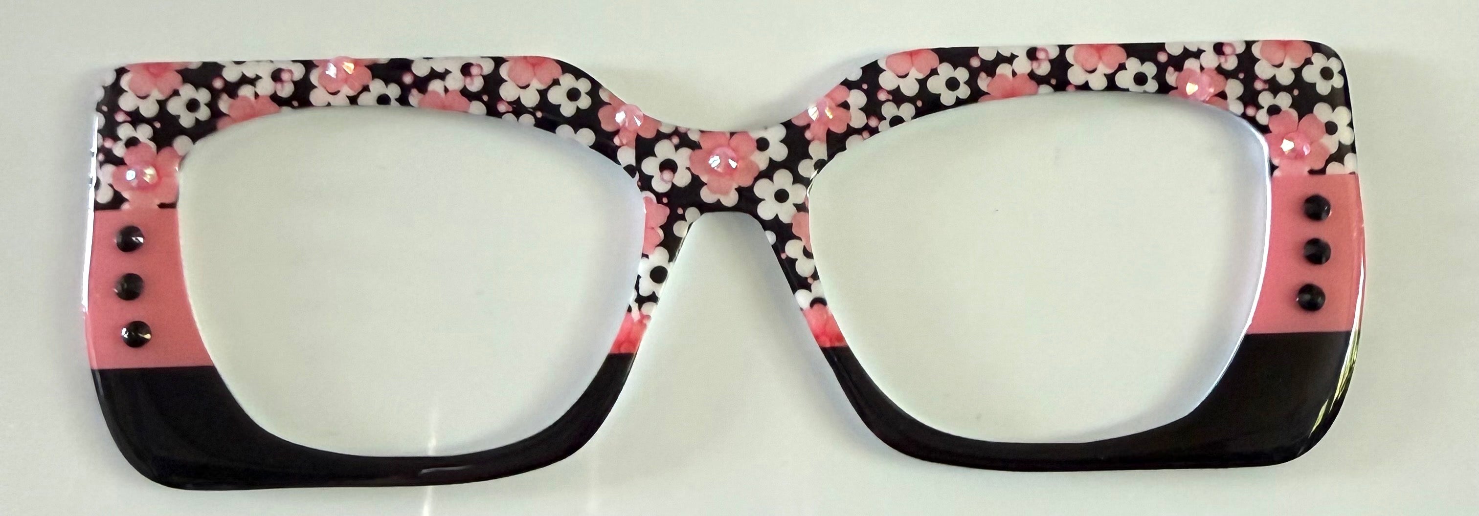 Wanda Topper; hybrid; VaVaView; pink and white flowers/black split