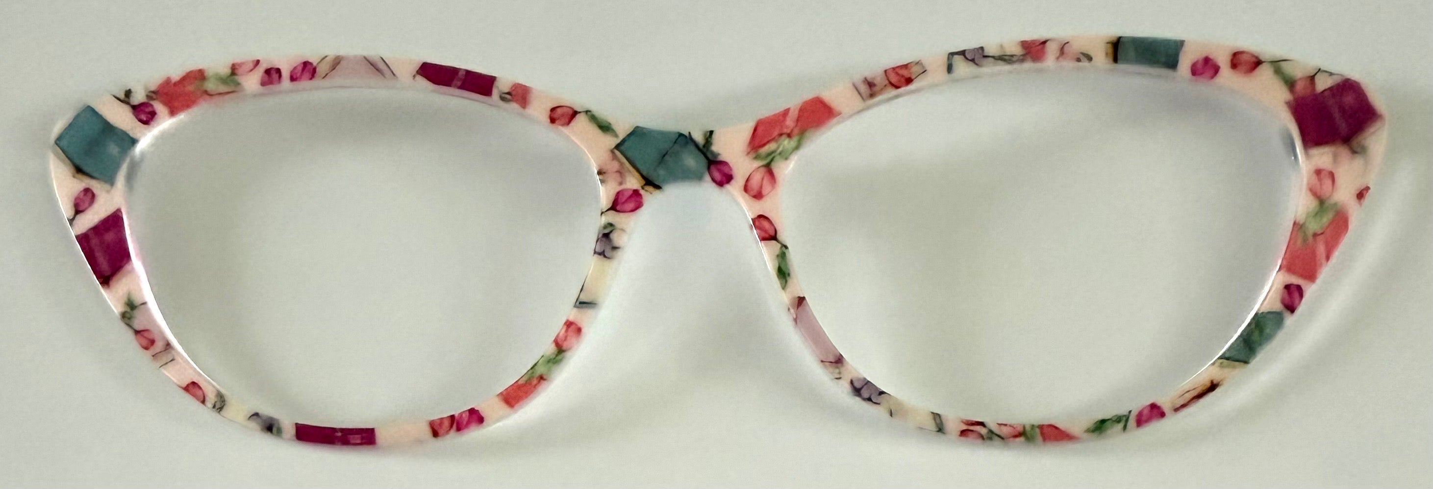 PAIR Ella Topper; books with roses