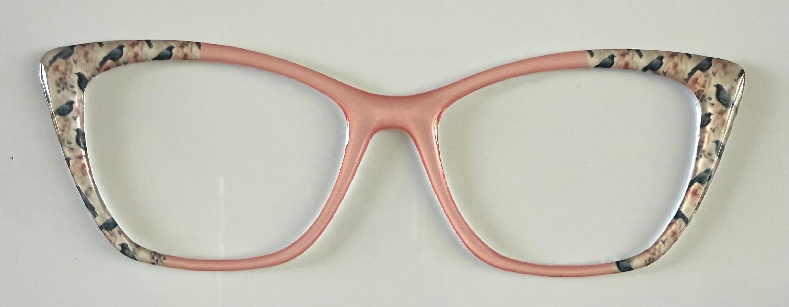 Wanda Topper; Framefetti; pale pink/ravens vertical split