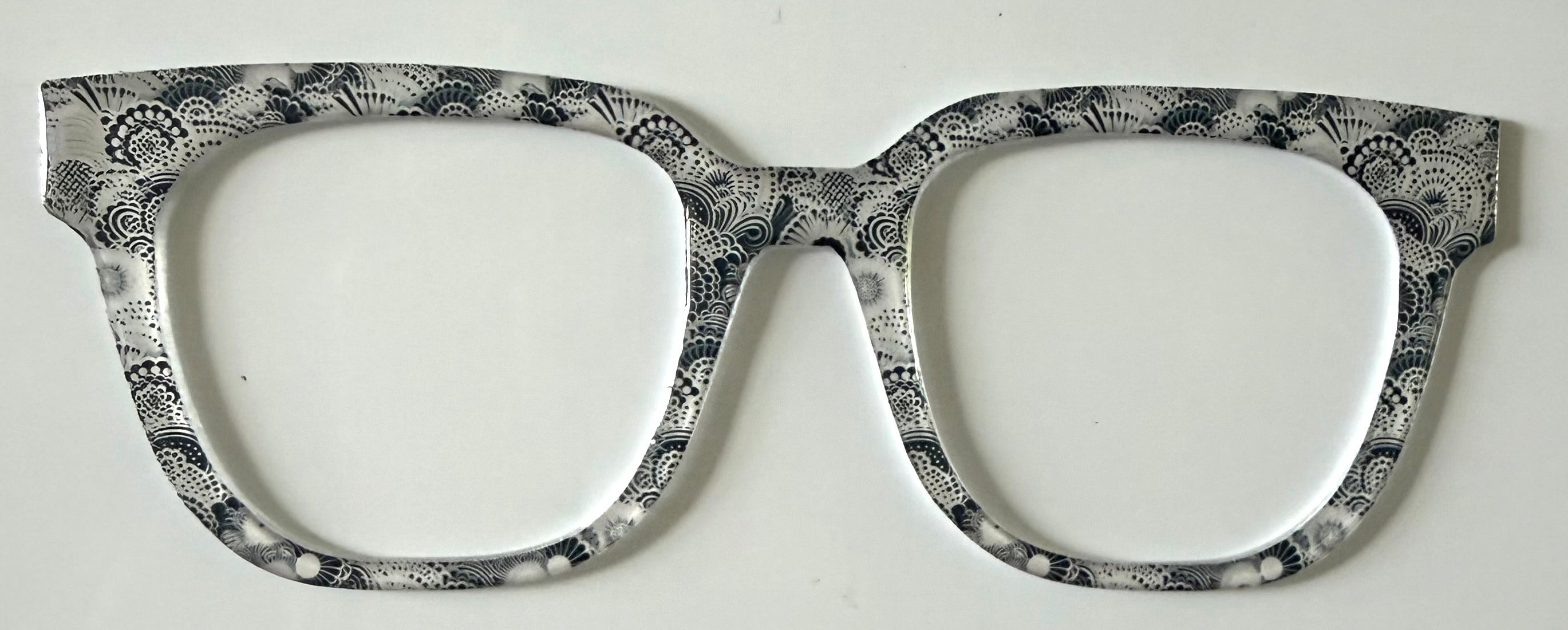 NEW Murphy Topper; Framefetti; black and white paisley