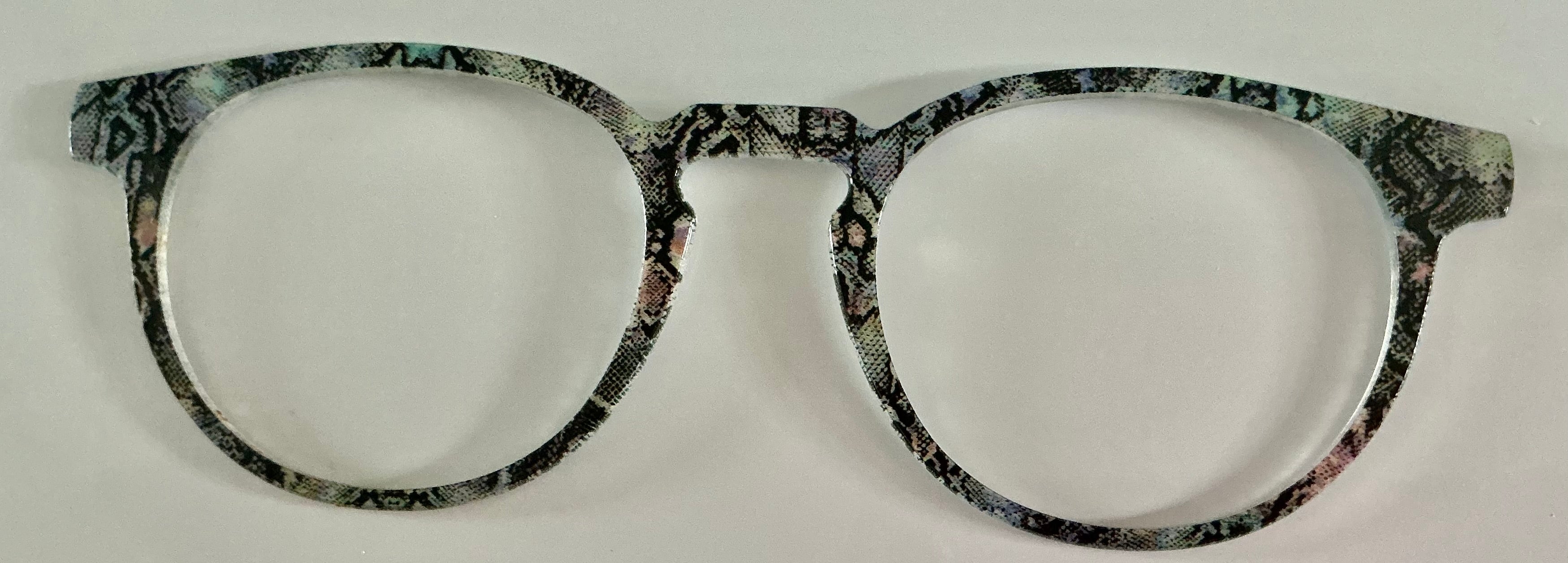 PAIR Soto Topper; gray snake skin