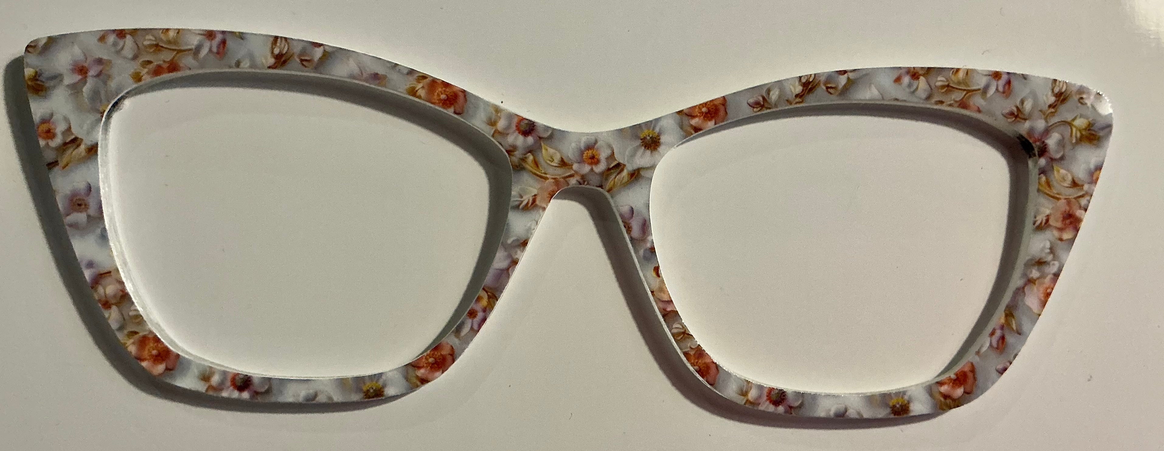 Wanda Topper; light gray with flowers