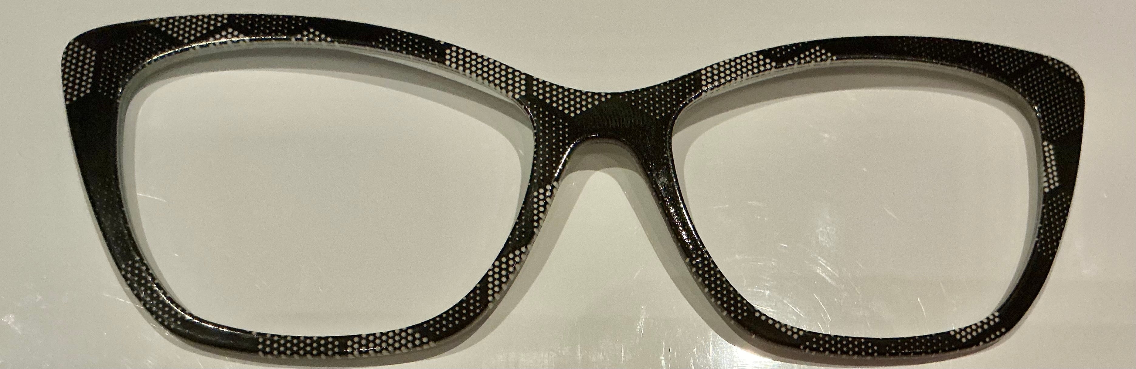 Wanda Topper, hexagon dots on black