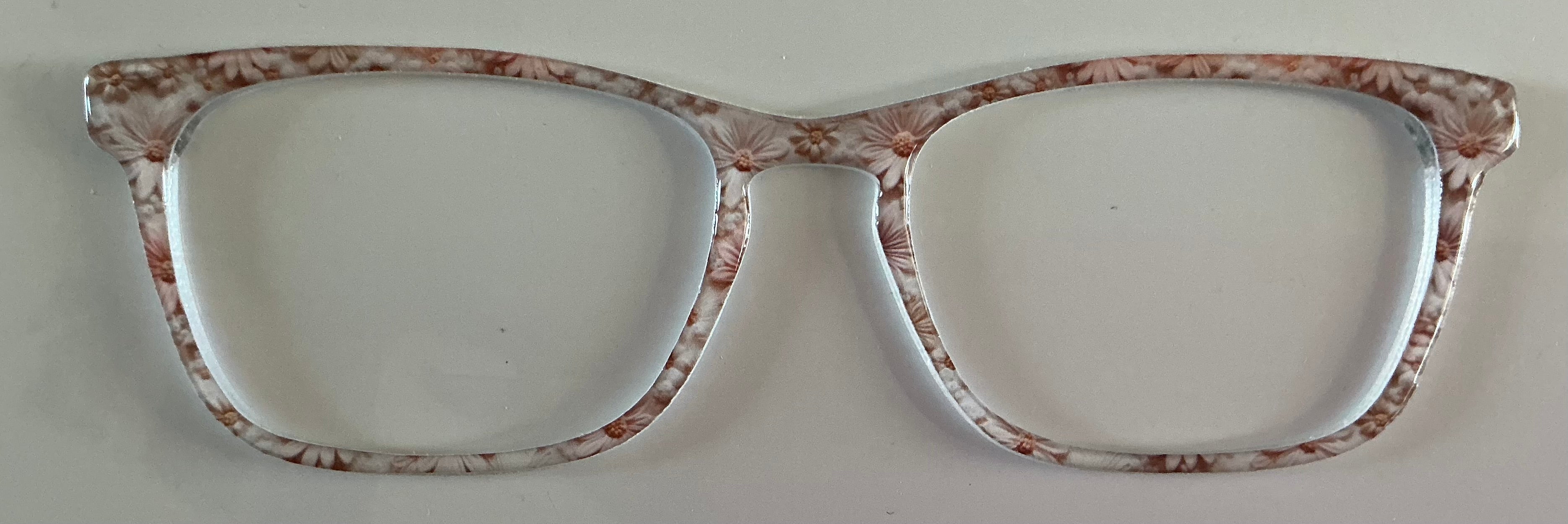 Casper Topper; white daisies on light brown