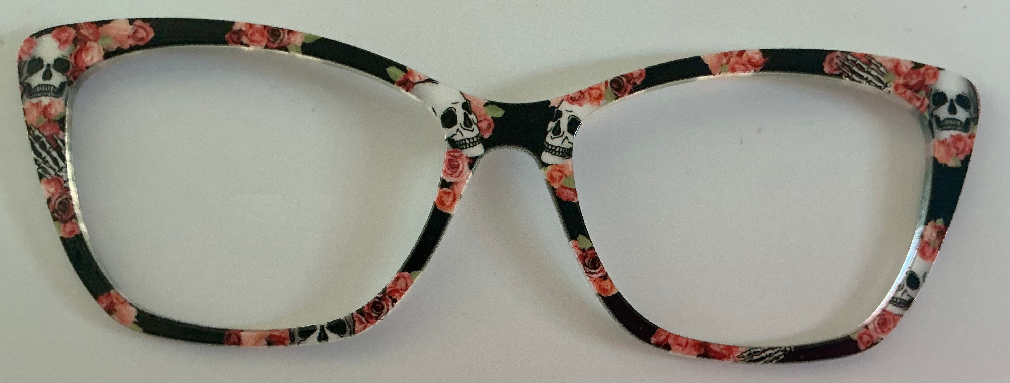 PAIR Wanda Topper; skulls and roses