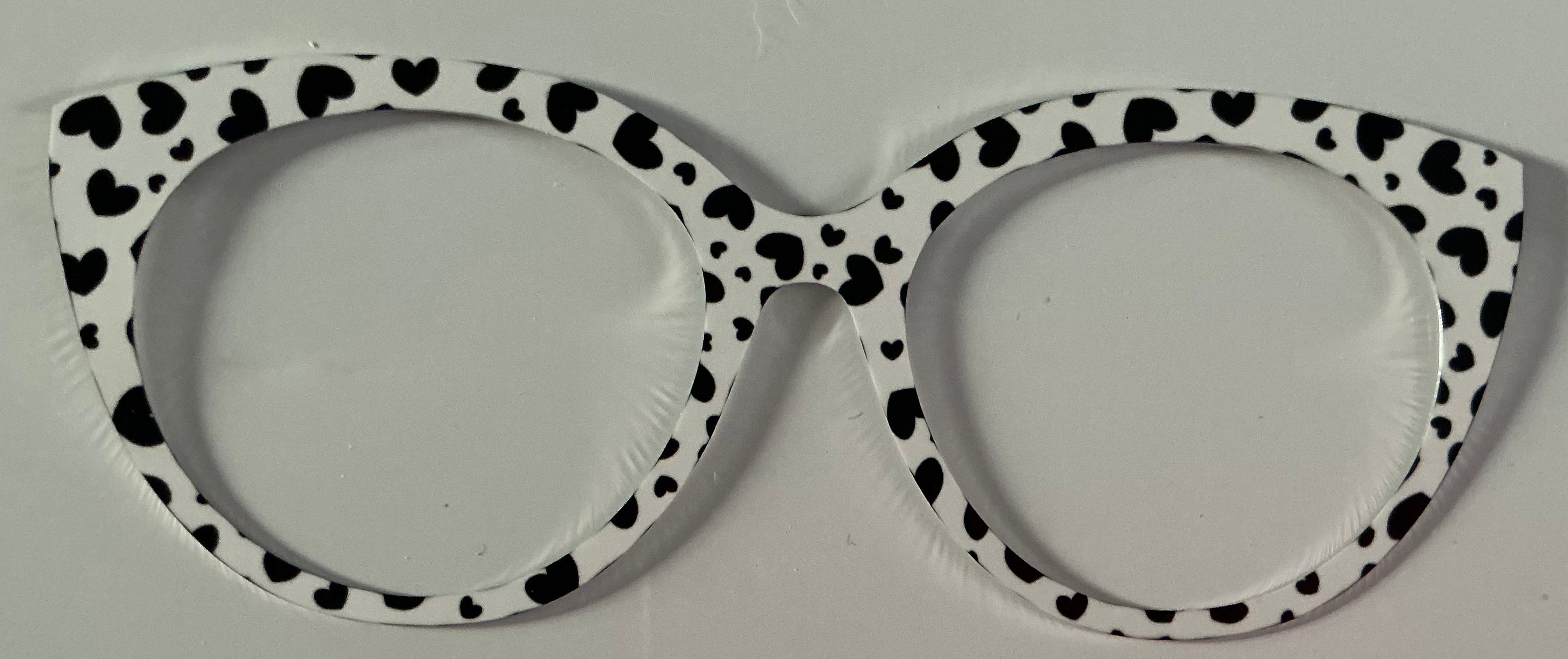 Zuri Topper; Lea's Metal Treasures; black hearts on white