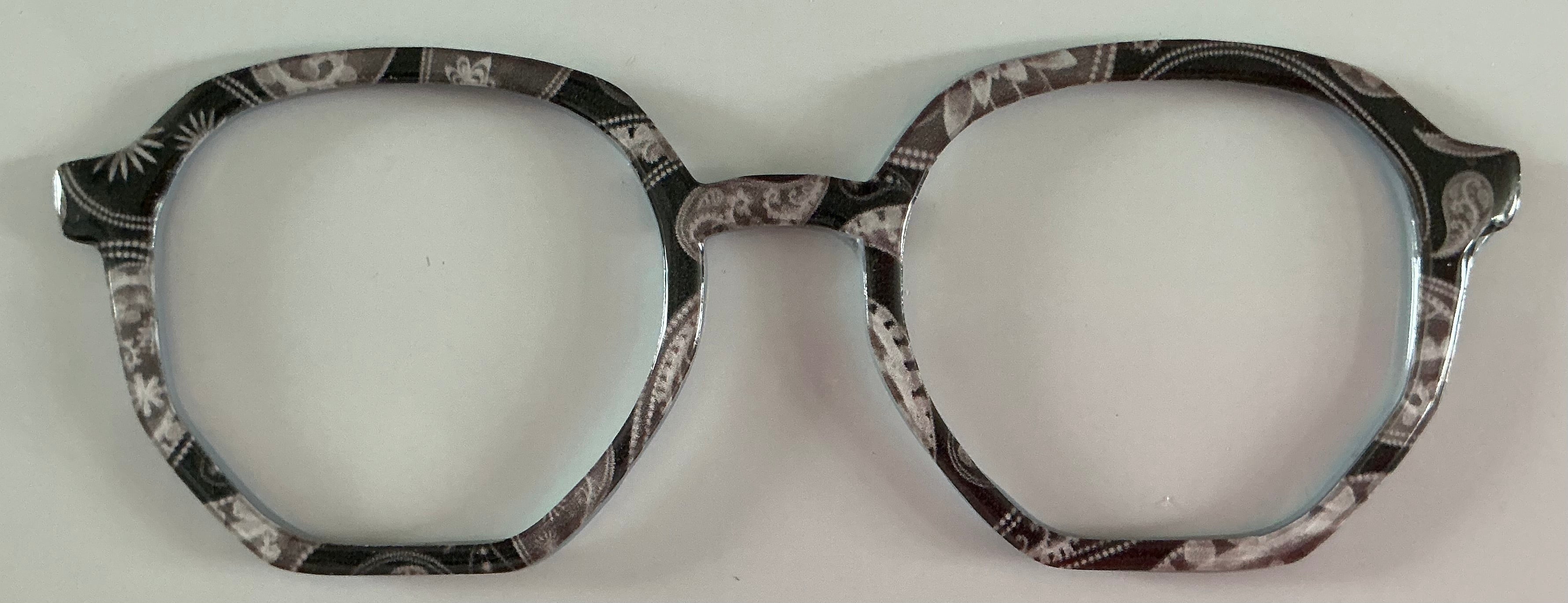 Rowan Topper; black and gray paisley