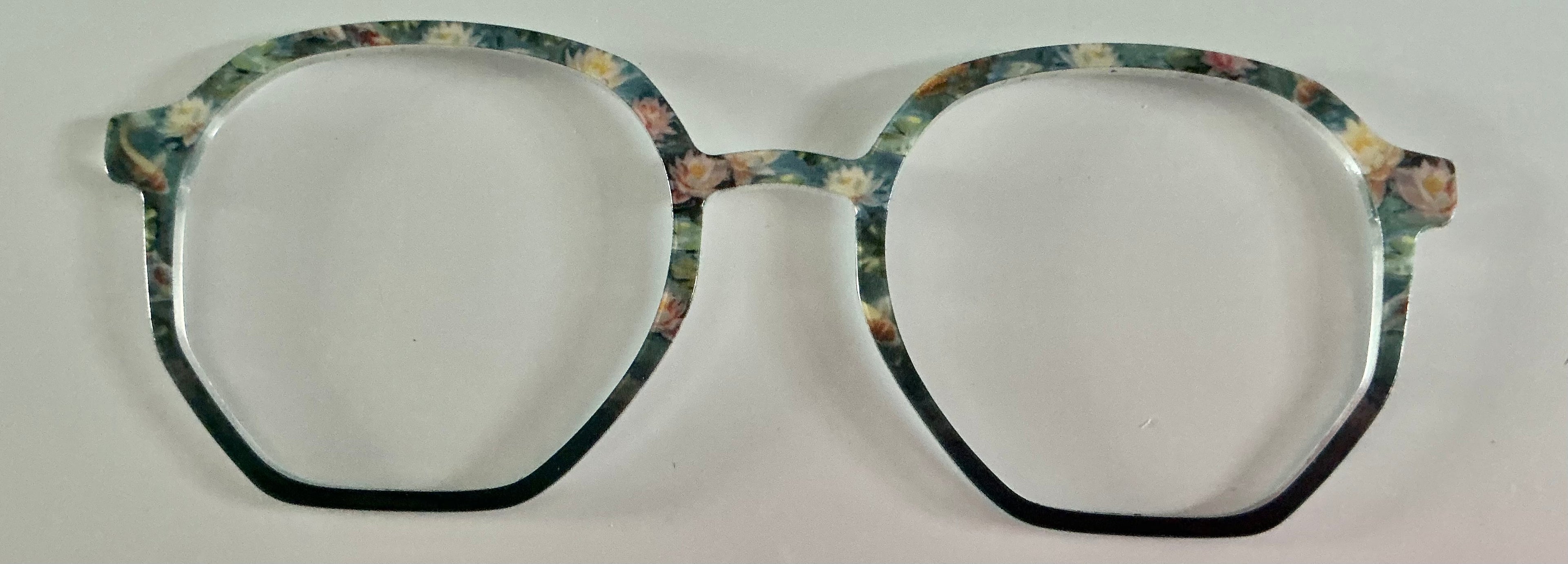 PAIR; Rowan Topper; waterlilies/black split